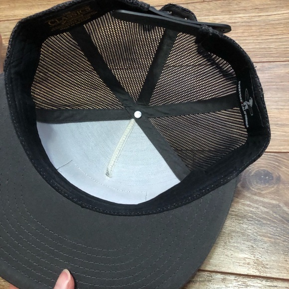 Pair of 2 hats - Picture 5 of 8